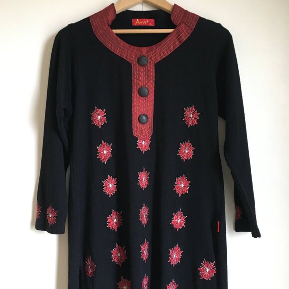 Ava Silver Stitched Red Carnation Festive Buttoned Knit Tunic Sweater - Picture 2 of 16